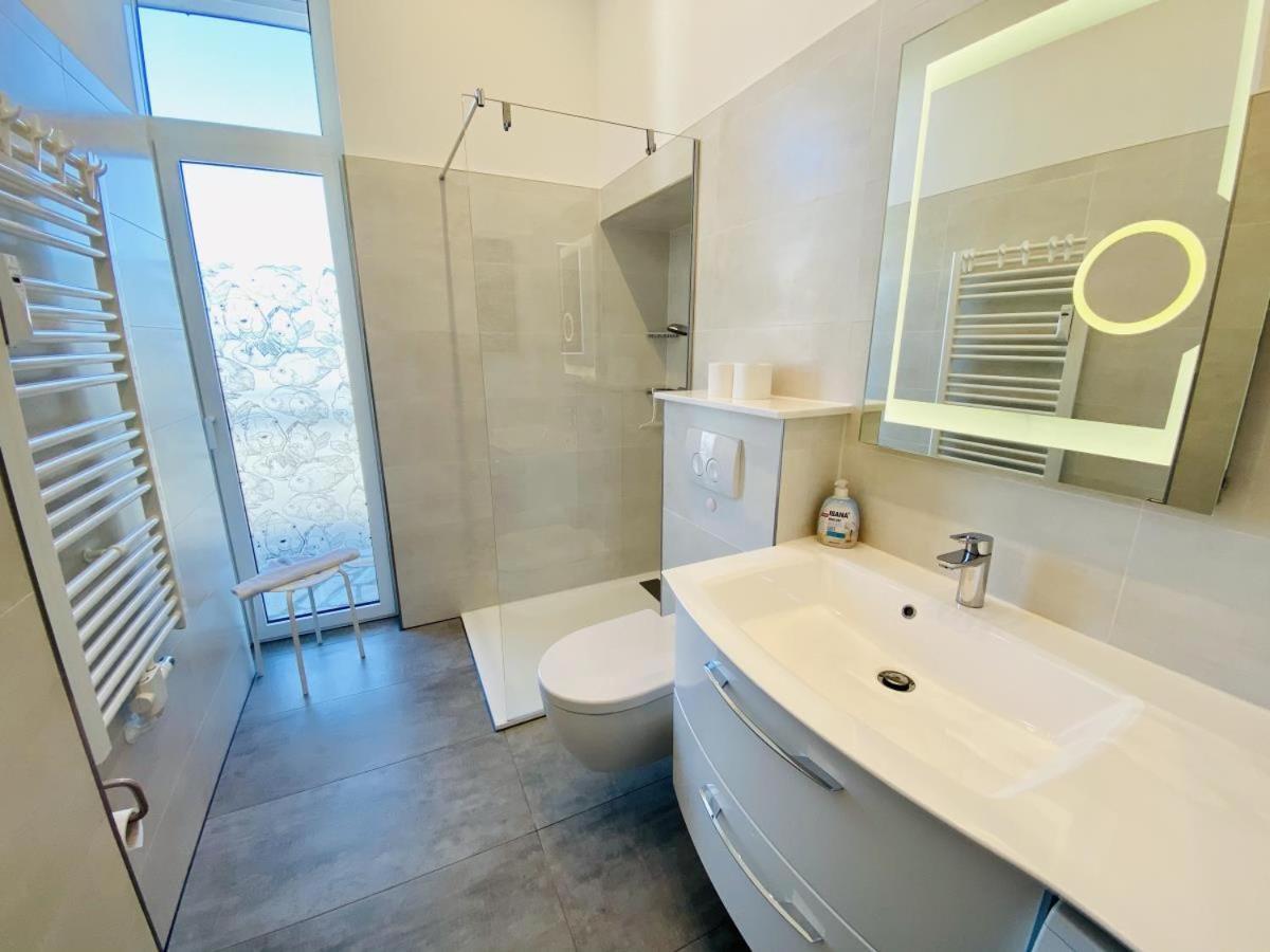 Berringer, Barsch, Direkt An Der Promenade Apartment Rostock Exterior foto